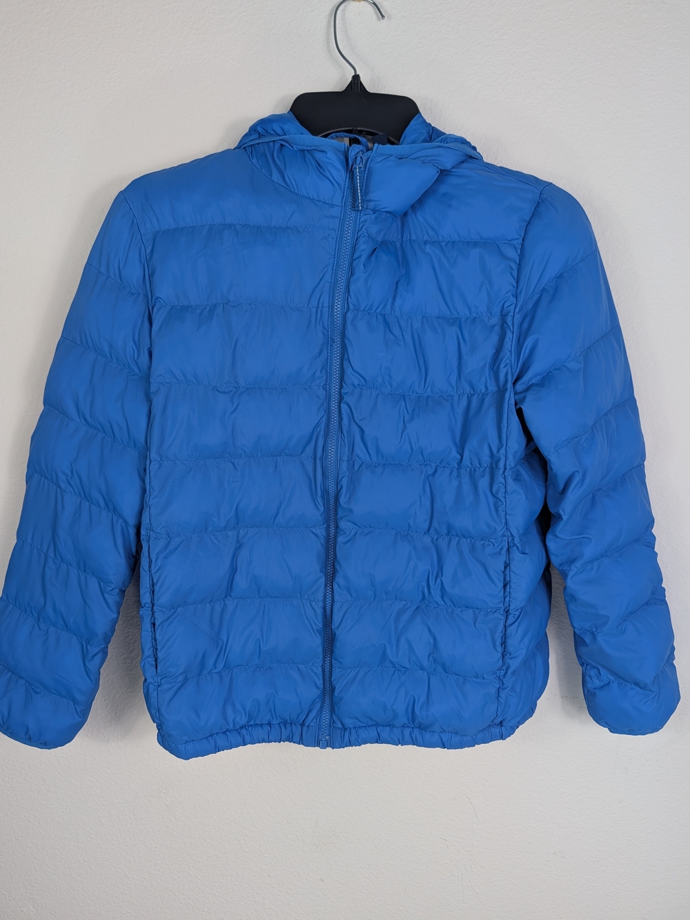 Uniqlo Kids Hooded Puffer Jacket in Vivid Blue